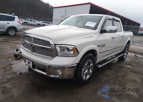 2017 Ram 1500 Laramie 4X4 5'7 Box z USA, uszkodzony, nr VIN 1C6RR7NT5HS720961
